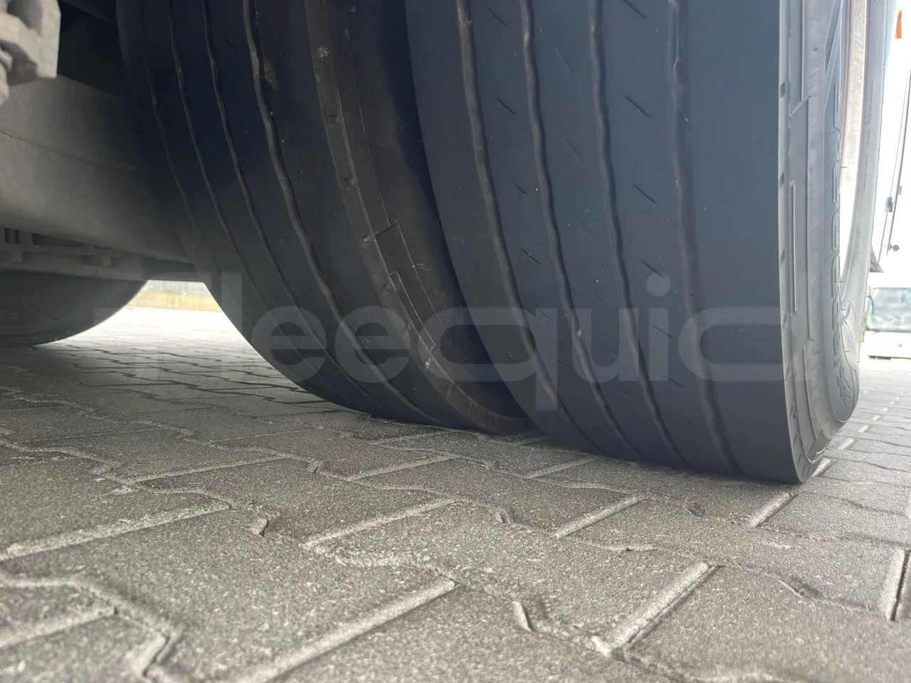 Scania Touring HD - Second Axle Left Side: Tyre Tread