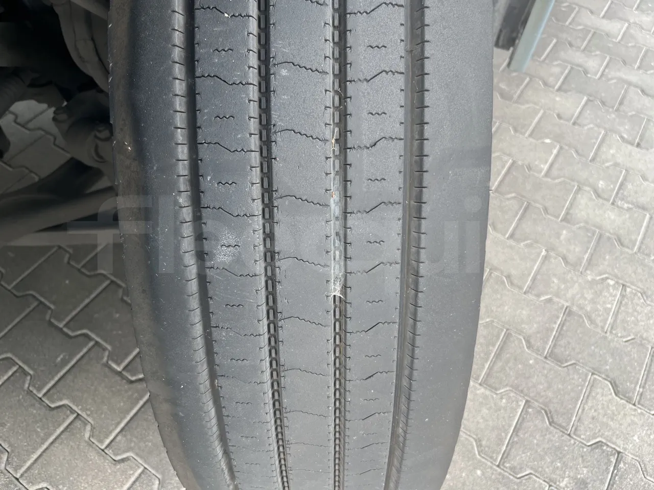 Scania Touring HD - First Axle Left Side: Tyre Tread