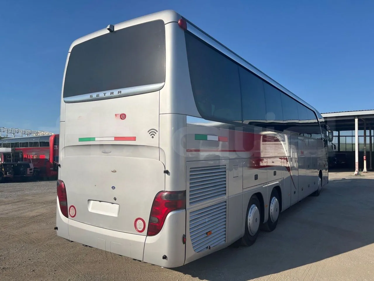 Setra S416 - 3/4 right rear doors closed