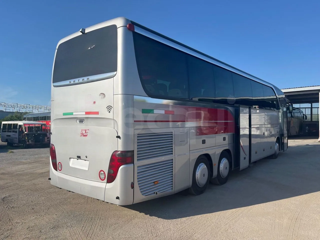 Setra S416 - 3/4 right rear doors open