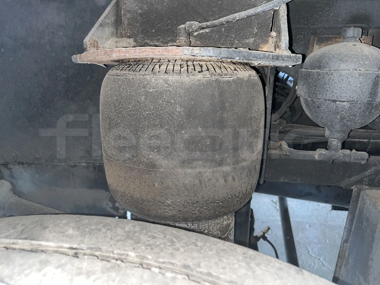 Setra S416 - axle 3 air springs 2 right