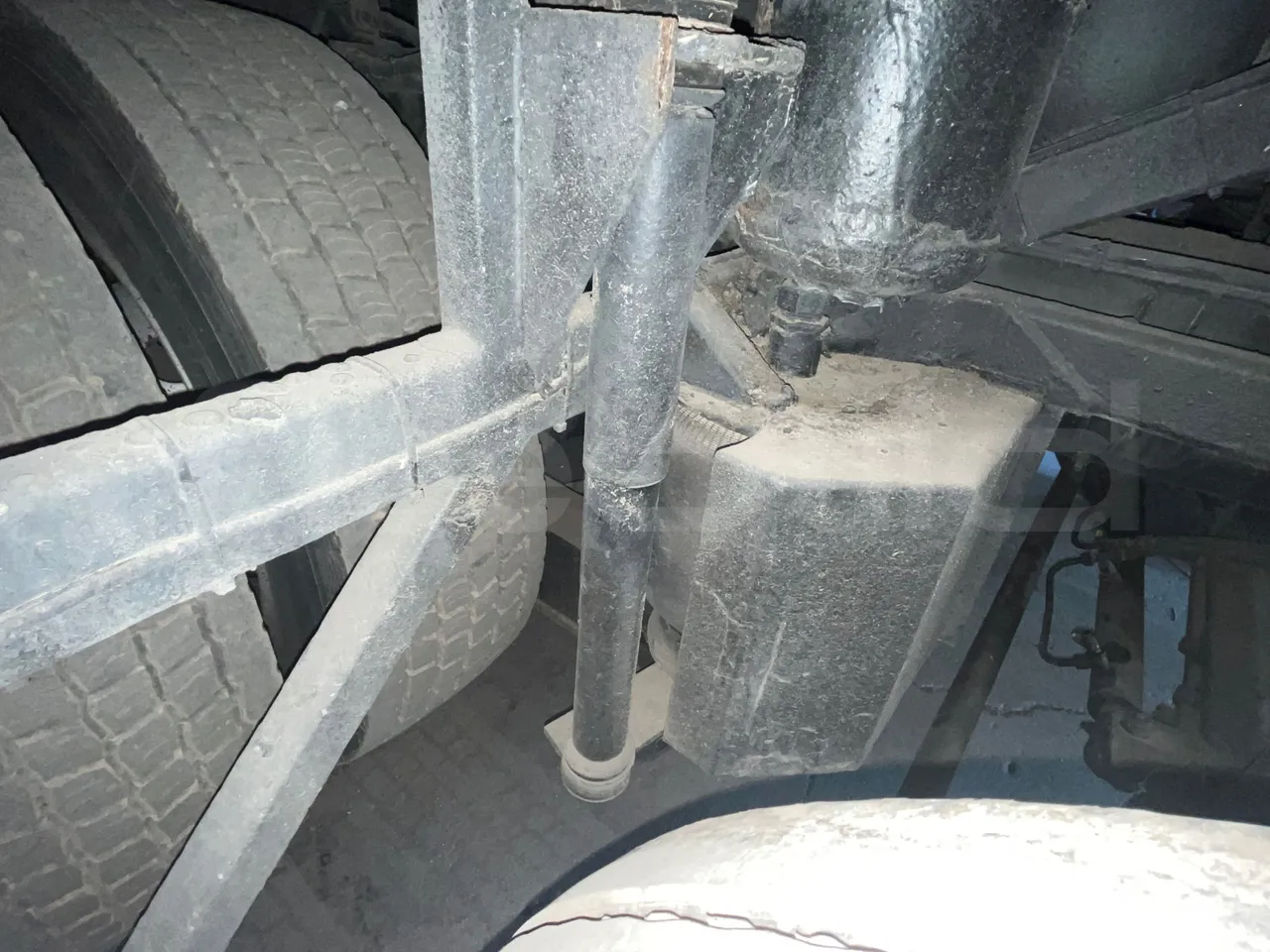 Setra S416 - axel 3 shock absorbers 1 left