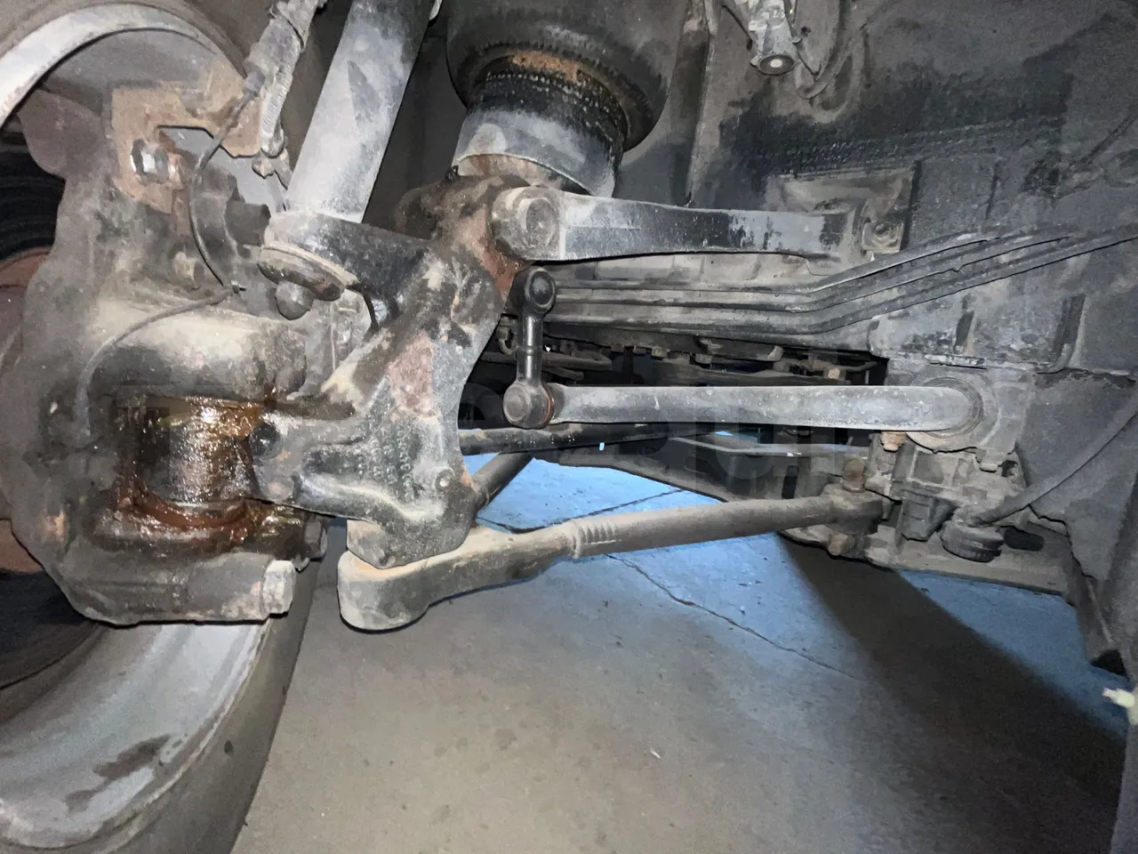 Setra S416 - front axle left side