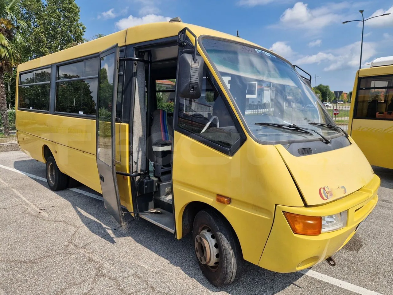 Iveco Cacciamali 65C15/70-EUR3 -107 Kw - 7,92 Mt - 3/4 right front doors open