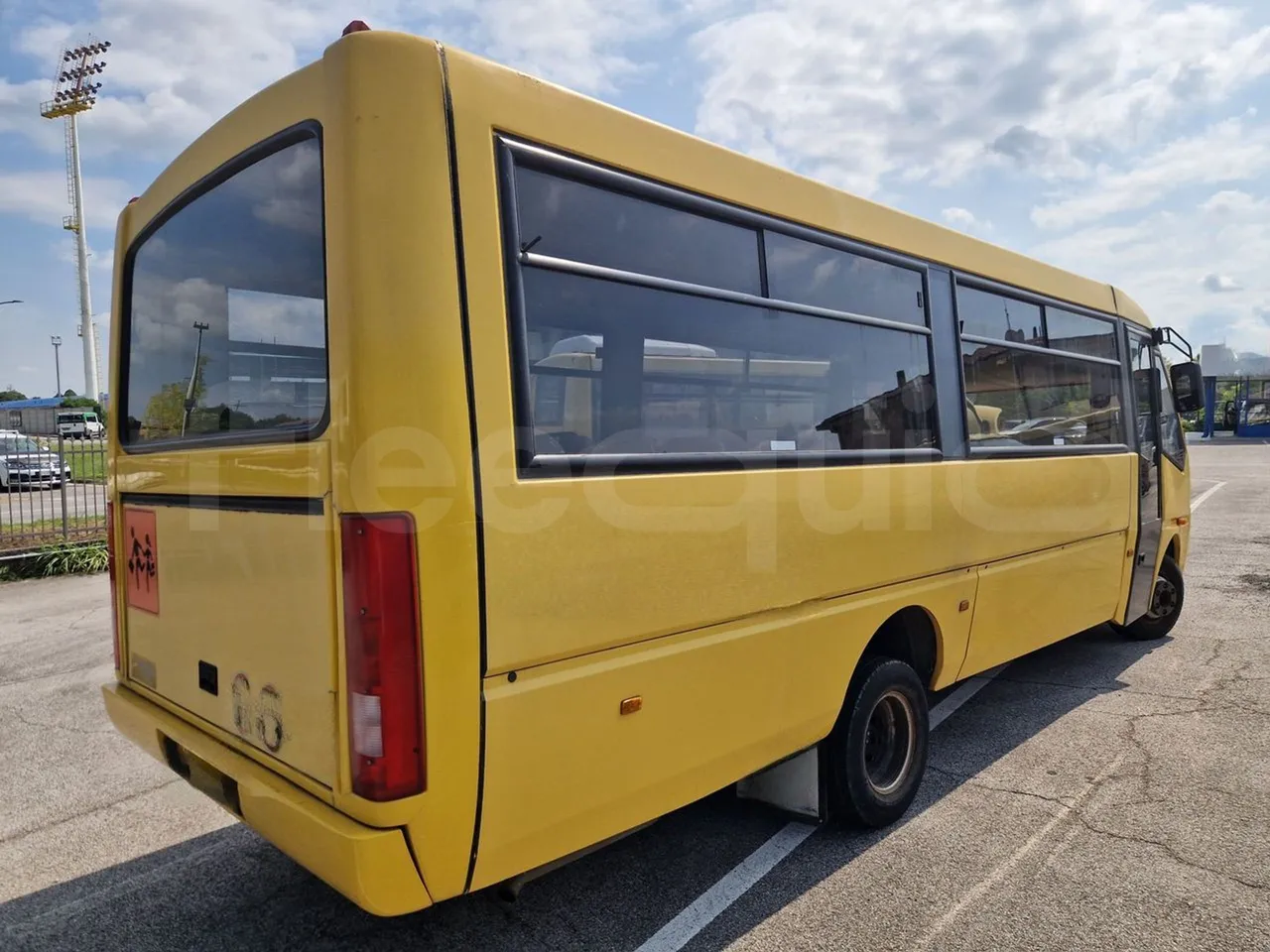 Iveco Cacciamali 65C15/70-EUR3 -107 Kw - 7,92 Mt - 3/4 right rear doors closed