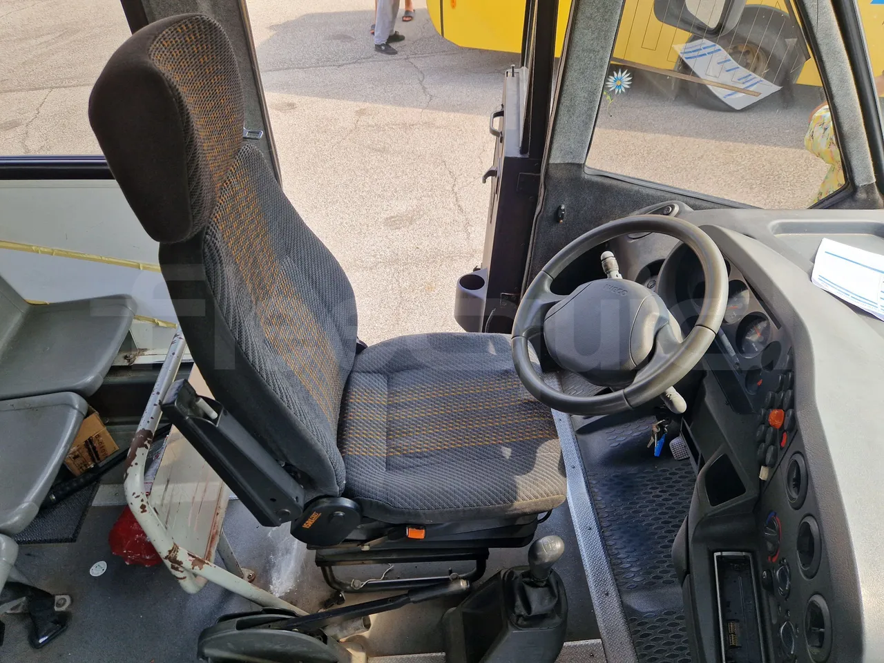Iveco Cacciamali 65C15/70-EUR3 -107 Kw - 7,92 Mt - driver's seat photo (mandatory for bus to scrap)