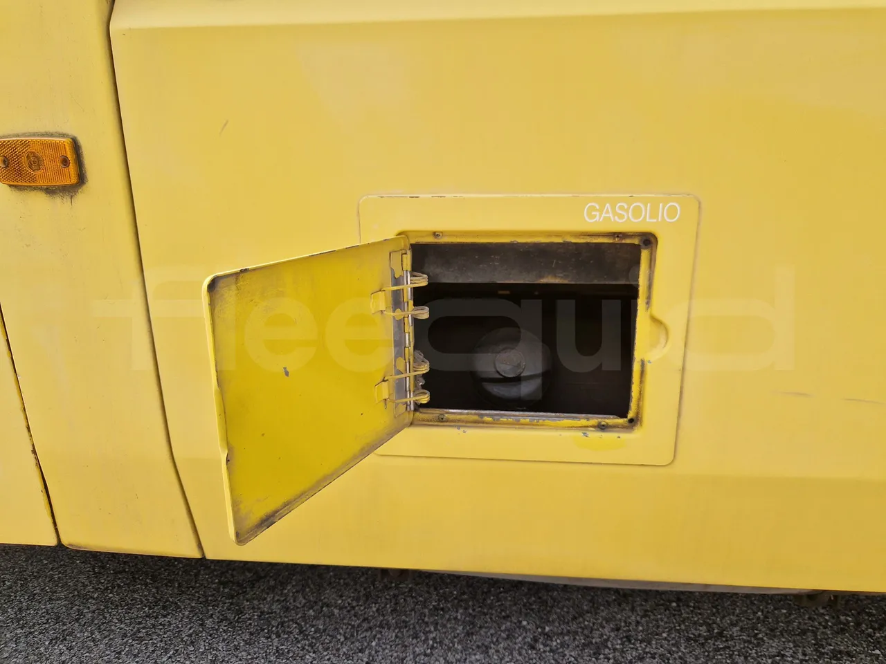 Iveco Cacciamali 65C15/70-EUR3 -107 Kw - 7,92 Mt - external compartments photo