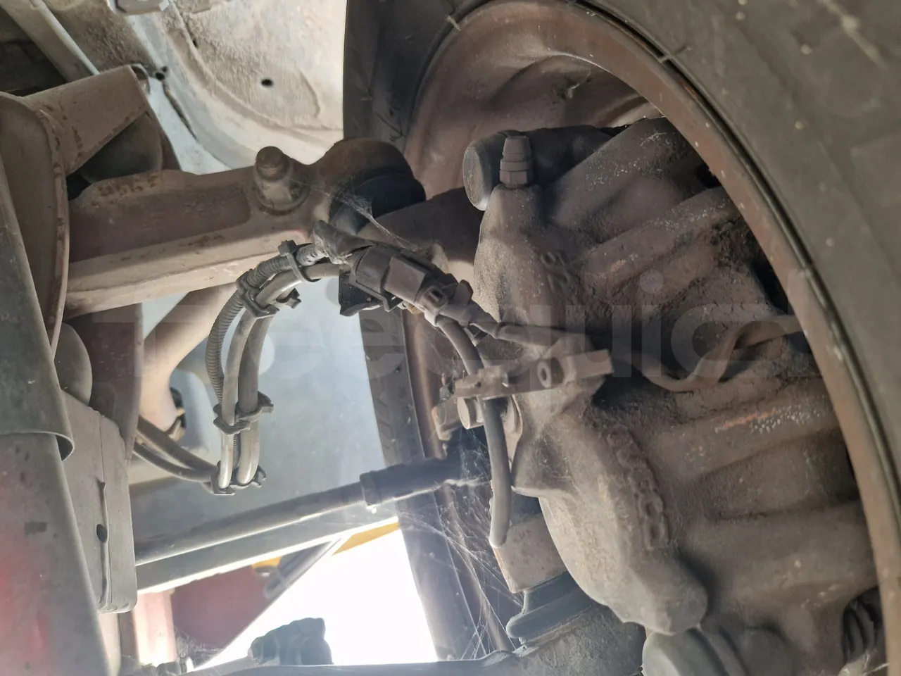 Iveco Cacciamali 65C15/70-EUR3 -107 Kw - 7,92 Mt - front brake calipers left