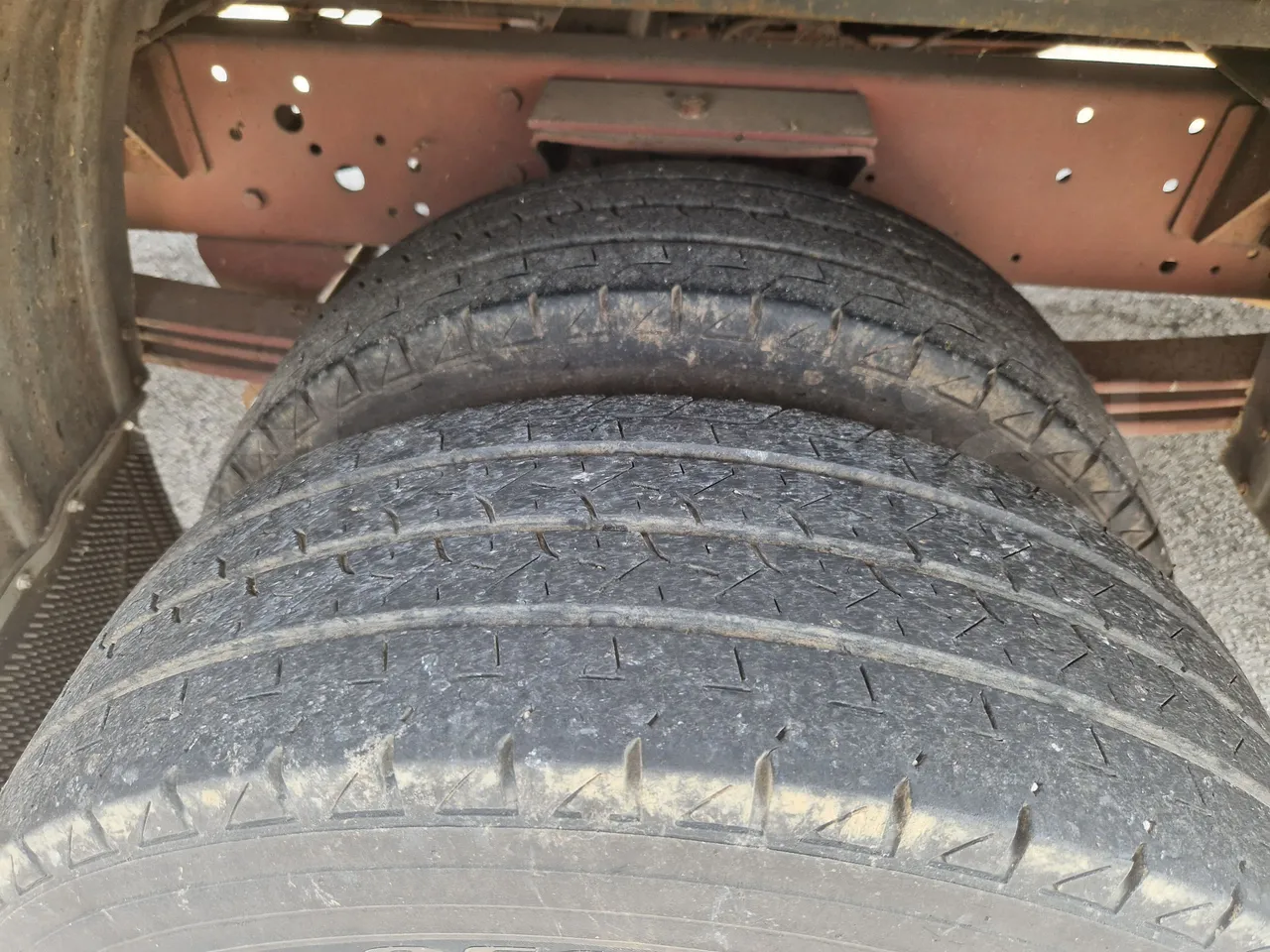 Iveco Cacciamali 65C15/70-EUR3 -107 Kw - 7,92 Mt - tread condition third axle tires left