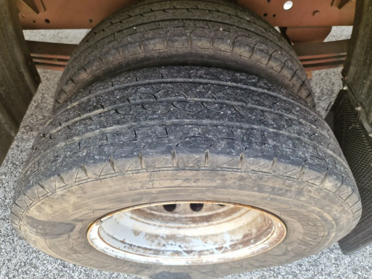 Iveco Cacciamali 65C15/70-EUR3 -107 Kw - 7,92 Mt - tread condition third axle tires right