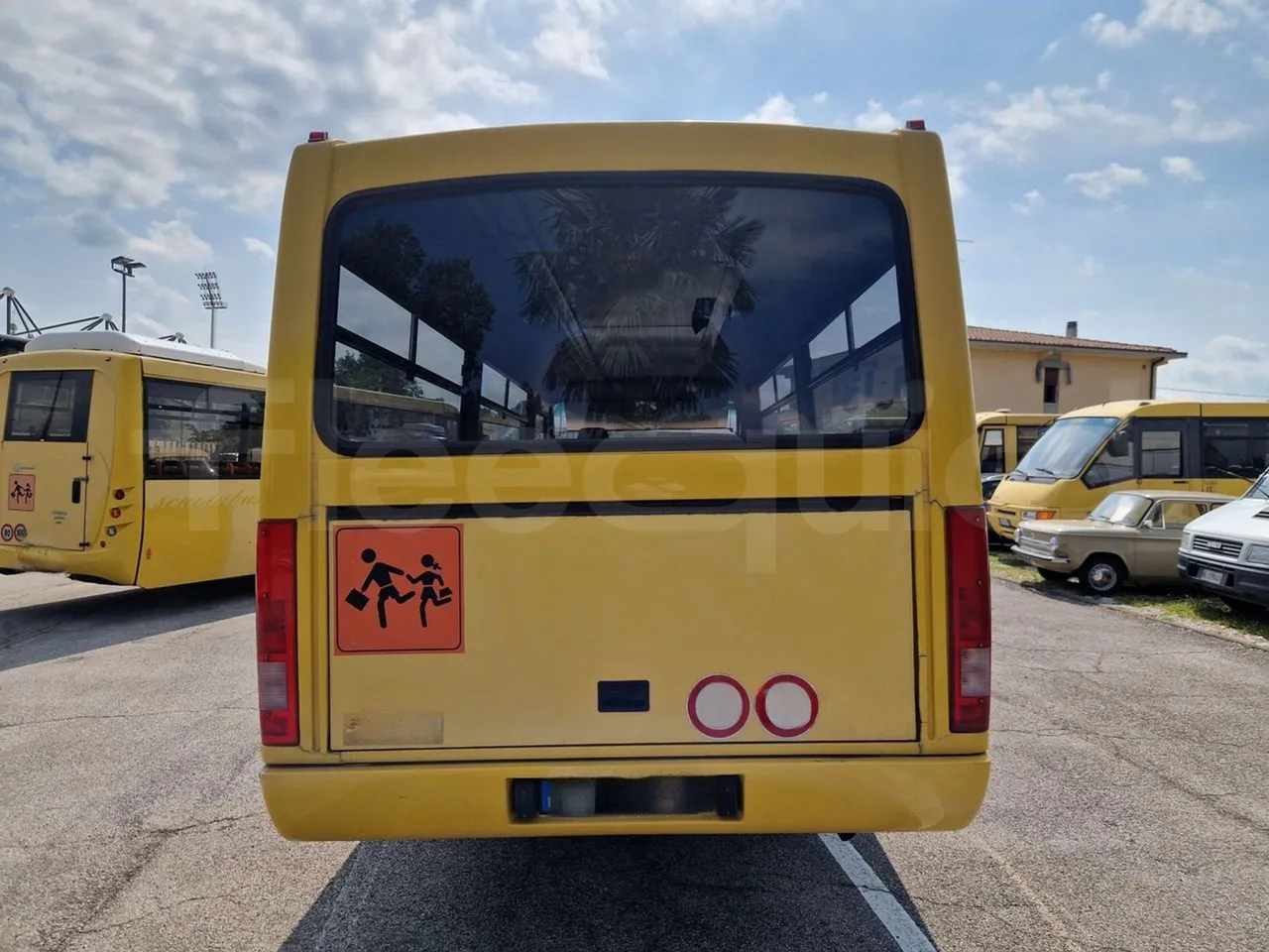 Iveco Cacciamali 65C15/70-EUR3 -107 Kw - 7,92 Mt - rear hatch closed
