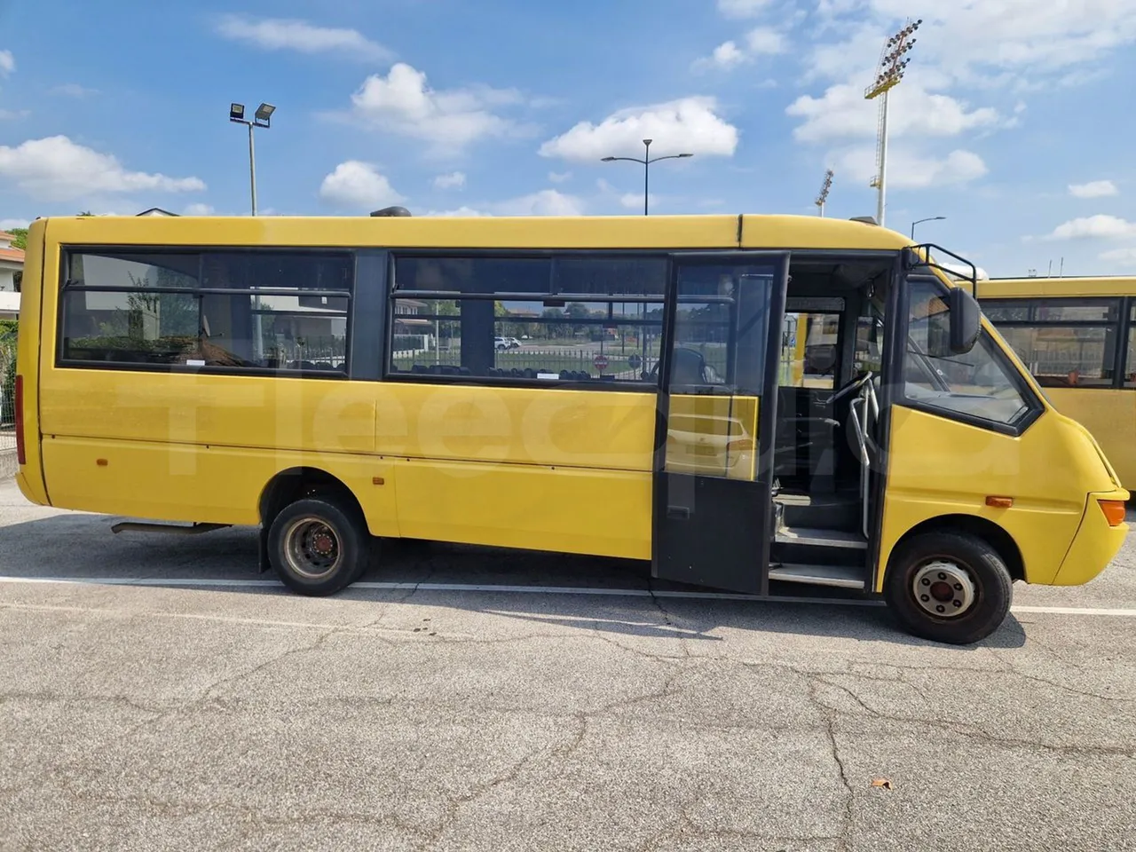 Iveco Cacciamali 65C15/70-EUR3 -107 Kw - 7,92 Mt - right side doors open
