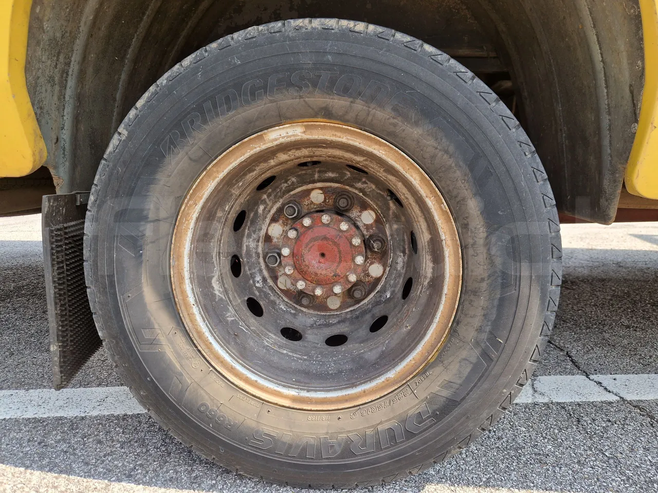 Iveco Cacciamali 65C15/70-EUR3 -107 Kw - 7,92 Mt - rear left tire photo