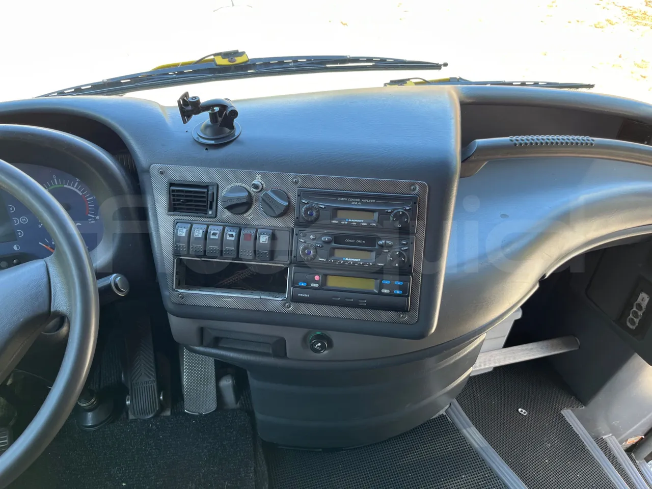 Bova B V Magiq 12.380 - EUR3 - 280kW - 12m - radio accessories photo