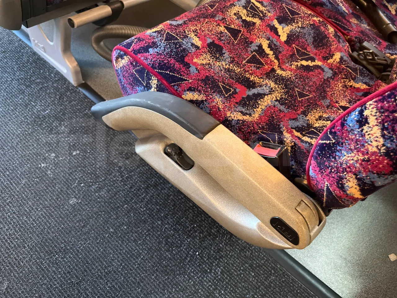 Bova B V Magiq 12.380 - EUR3 - 280kW - 12m - armrest detail photo