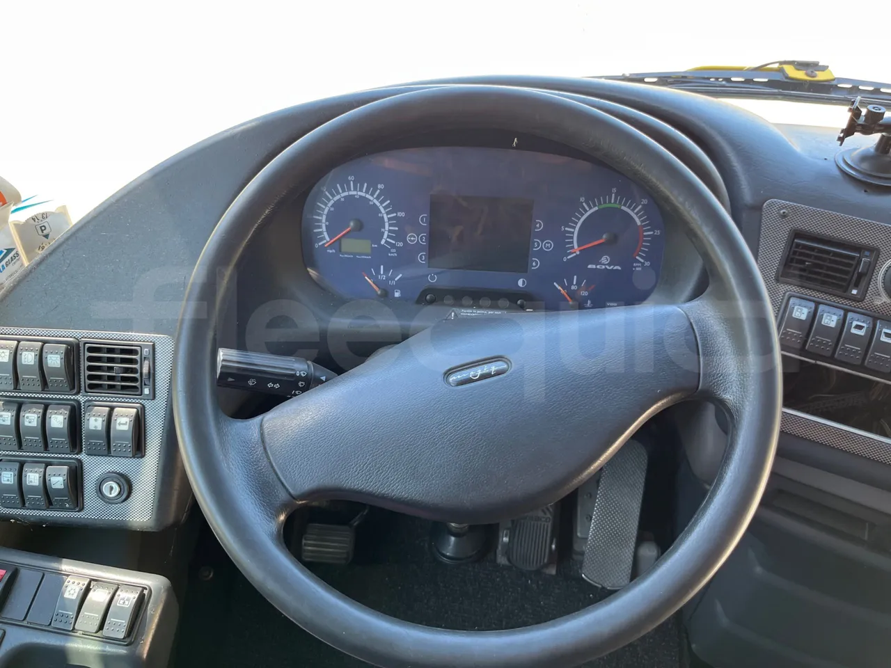 Bova B V Magiq 12.380 - EUR3 - 280kW - 12m - dashboard lights on