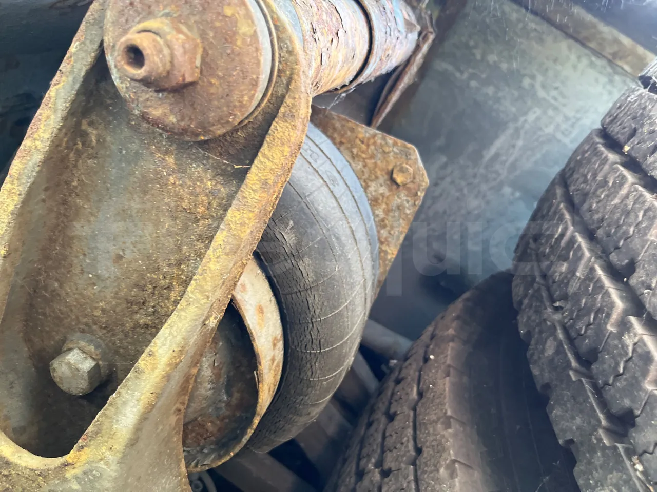 Bova B V Magiq 12.380 - EUR3 - 280kW - 12m - axle 2 shock absorbers 1 left