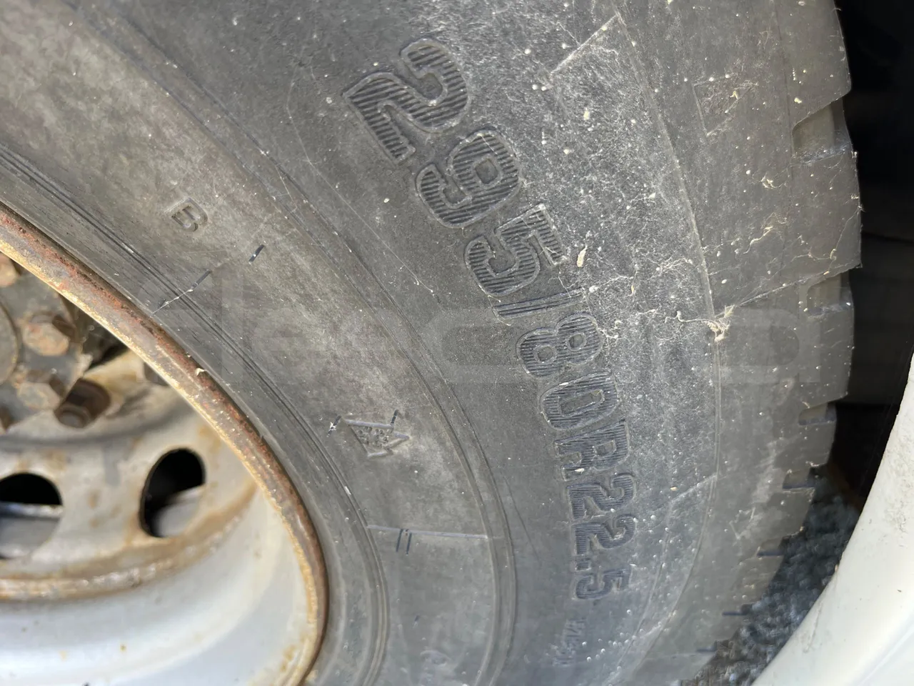 Bova B V Magiq 12.380 - EUR3 - 280kW - 12m - front left tire measurements