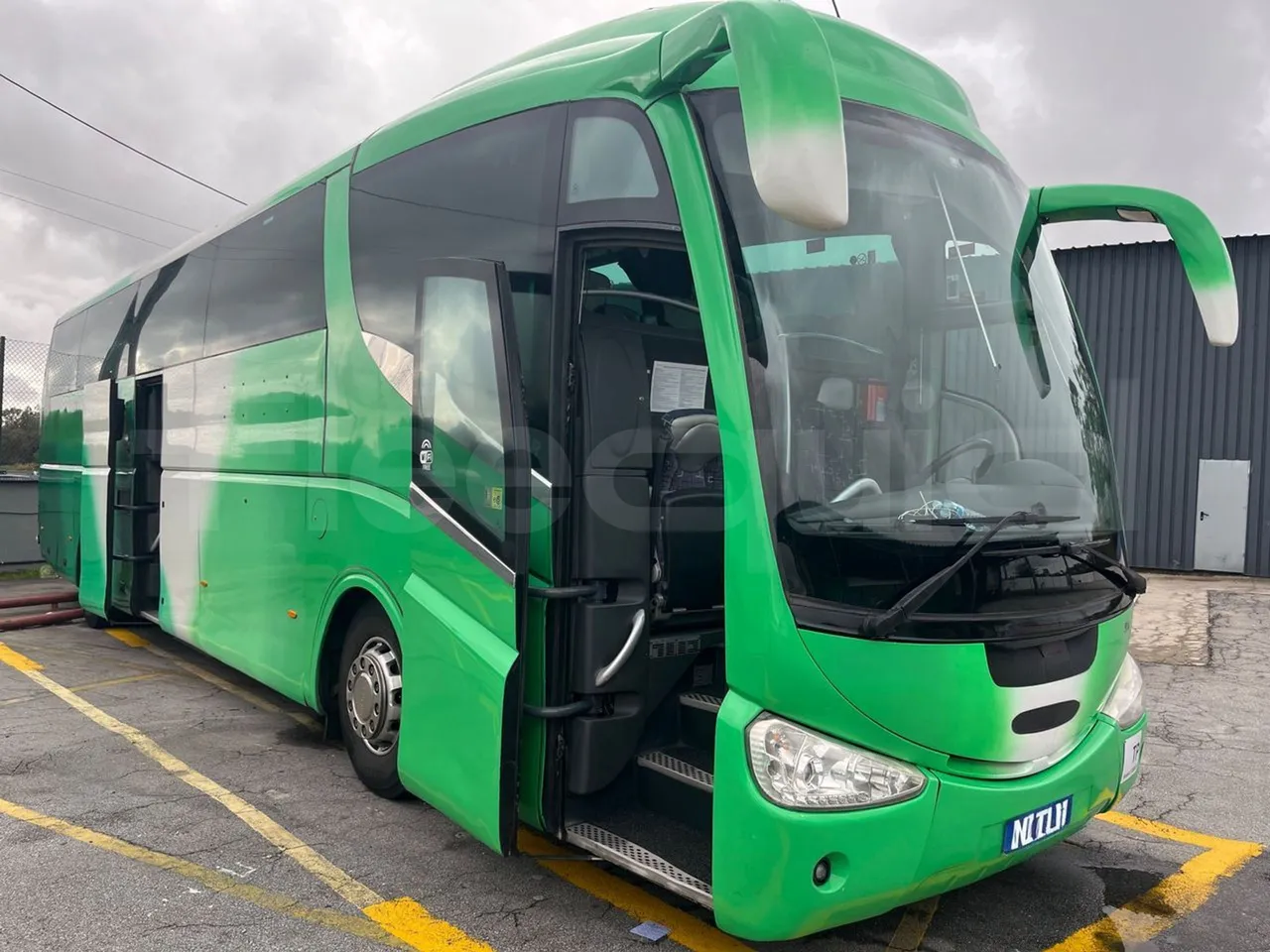 Scania KIB 4X2 KIB4X2 - Euro 4 - 309 kW - 12.92m - 3/4 right front doors open