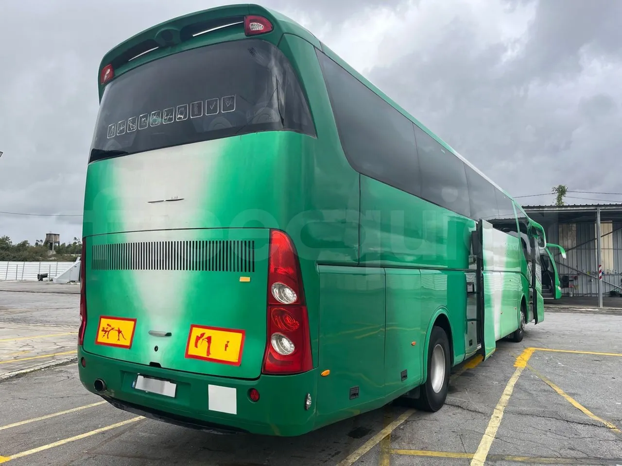 Scania KIB 4X2 KIB4X2 - Euro 4 - 309 kW - 12.92m - 3/4 right rear doors open