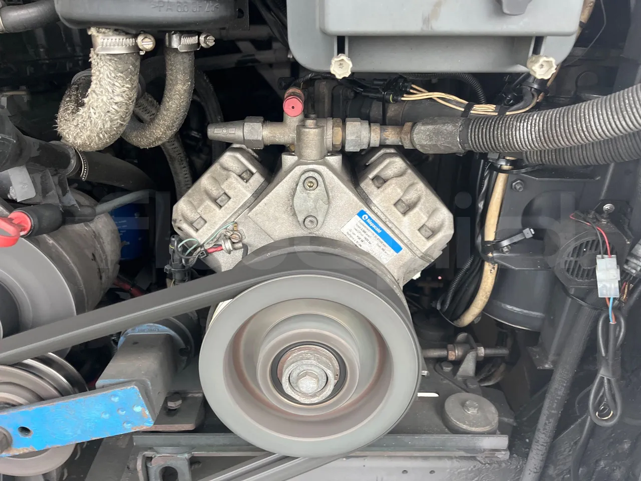 Scania KIB 4X2 KIB4X2 - Euro 4 - 309 kW - 12.92m - air conditioning compressor