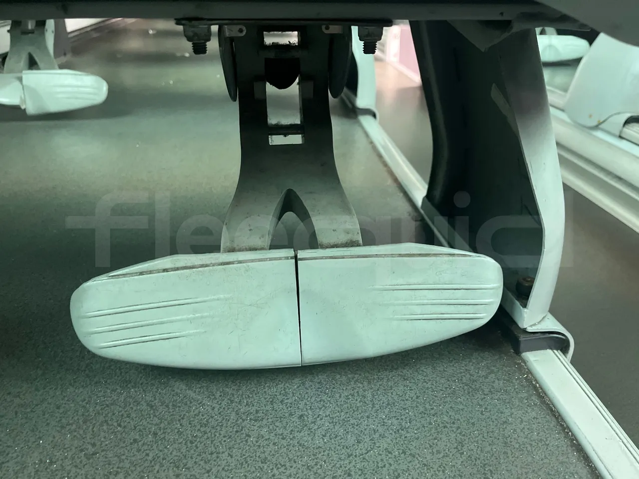 Scania KIB 4X2 KIB4X2 - Euro 4 - 309 kW - 12.92m - footrest detail photo