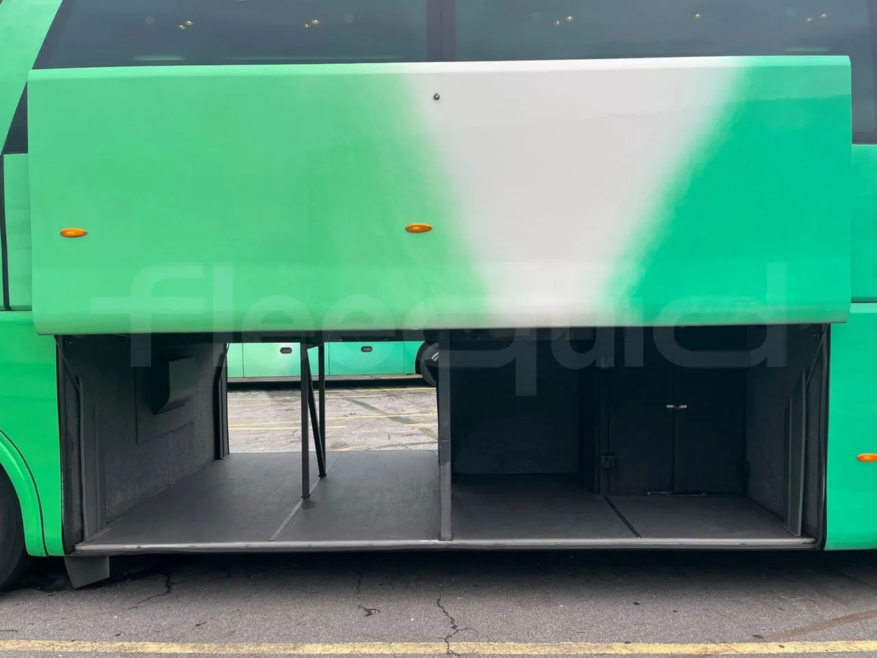 Scania KIB 4X2 KIB4X2 - Euro 4 - 309 kW - 12.92m - luggage rack photo