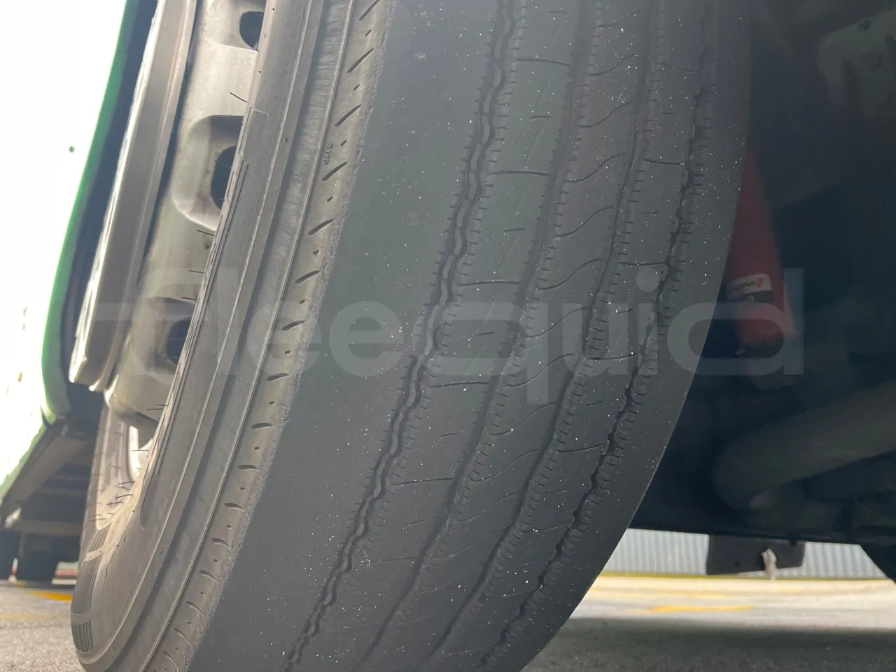 Scania KIB 4X2 KIB4X2 - Euro 4 - 309 kW - 12.92m - rear left tire photo