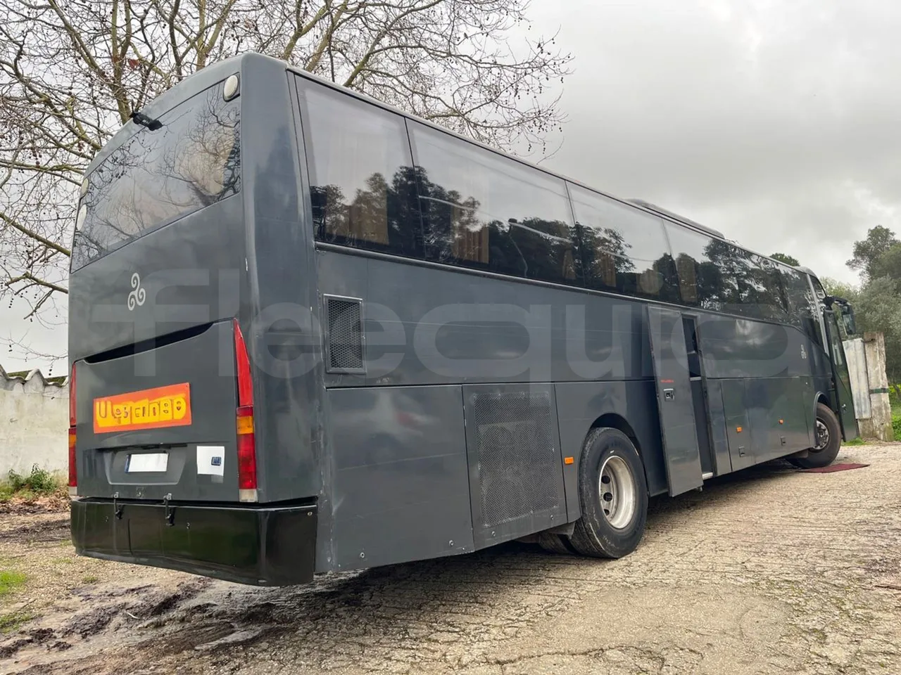 Volvo B12B 4X2 - Euro 3 - 279 kW - 12.2 mt - 3/4 right rear doors open