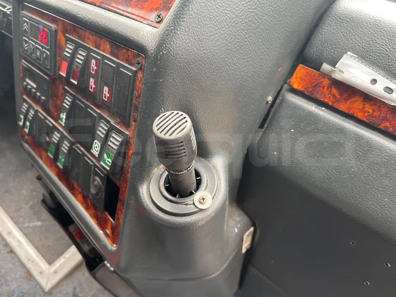 Volvo B12B 4X2 - Euro 3 - 279 kW - 12.2 mt - driver microphone accessories photo