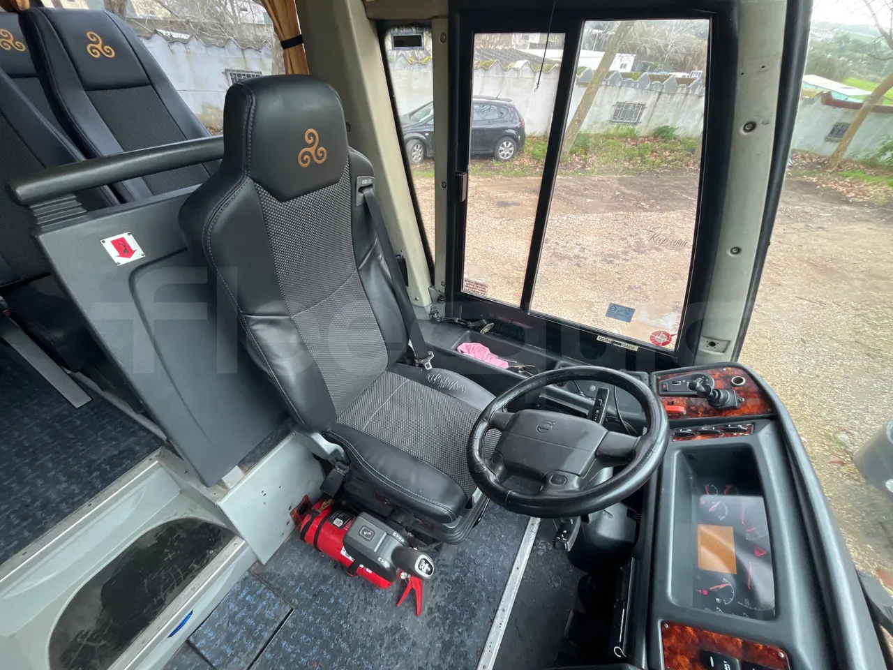 Volvo B12B 4X2 - Euro 3 - 279 kW - 12.2 mt - driver's seat photo