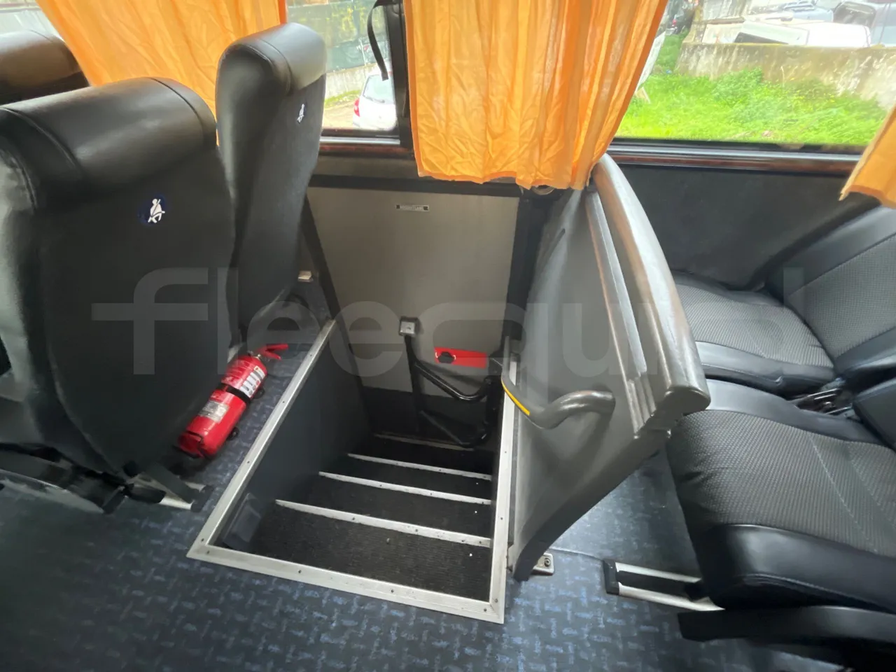Volvo B12B 4X2 - Euro 3 - 279 kW - 12.2 mt - floor hatches photo