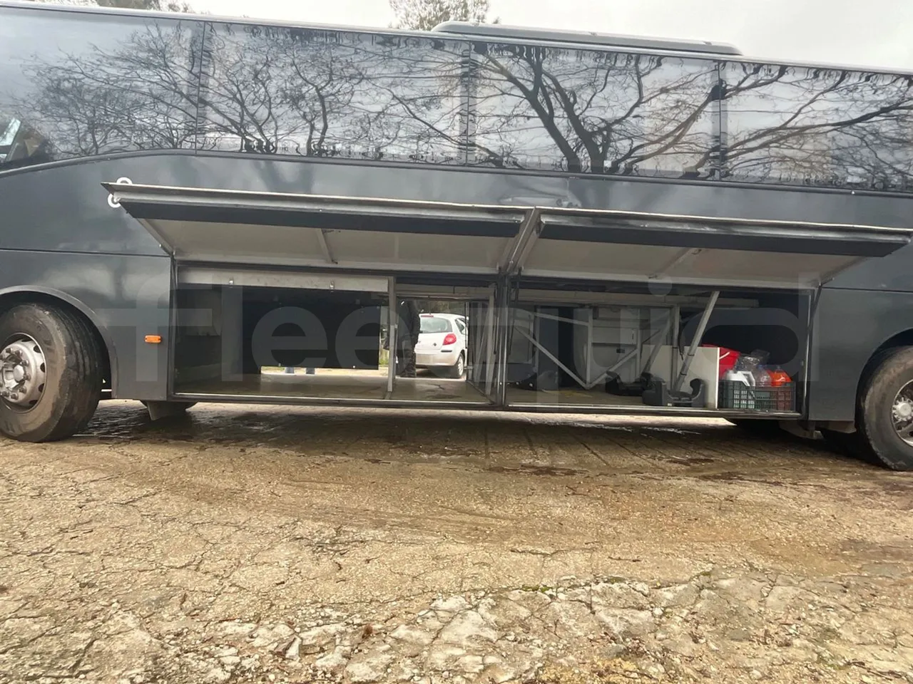 Volvo B12B 4X2 - Euro 3 - 279 kW - 12.2 mt - luggage rack photo