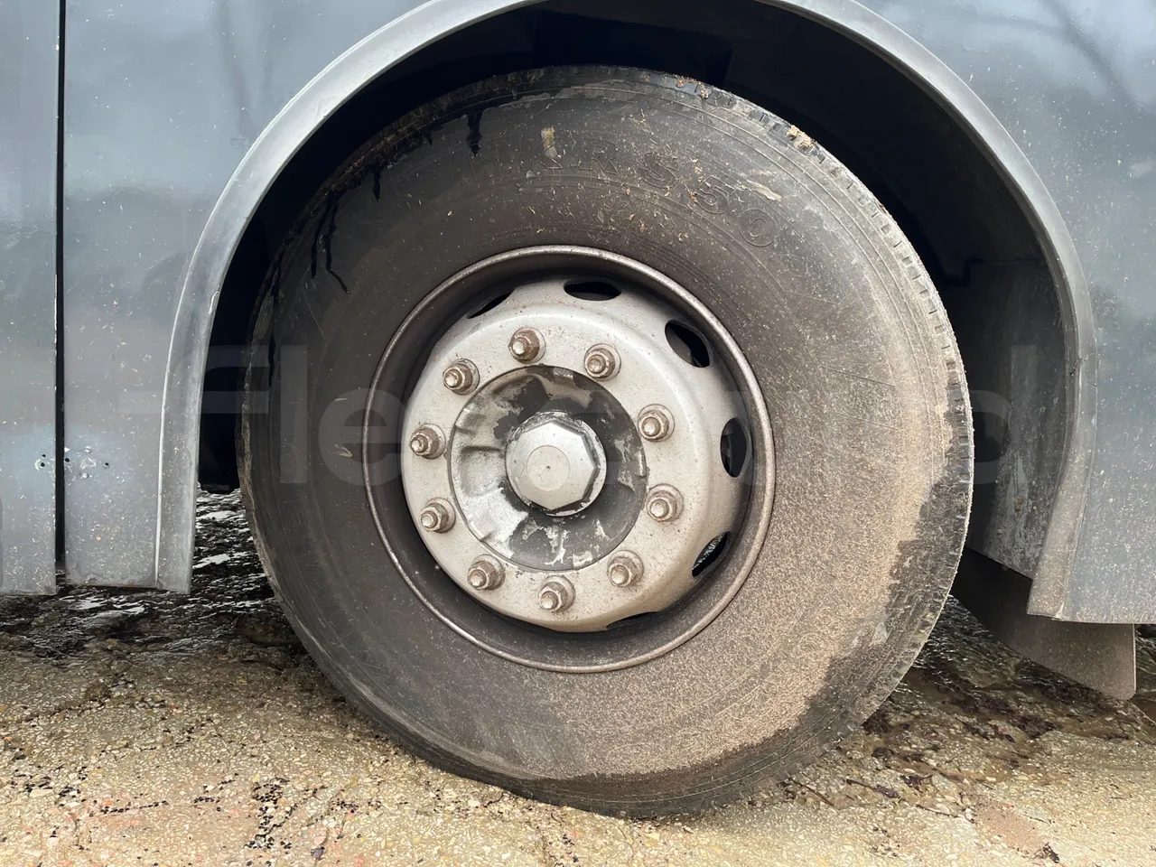 Volvo B12B 4X2 - Euro 3 - 279 kW - 12.2 mt - tread condition front tires left