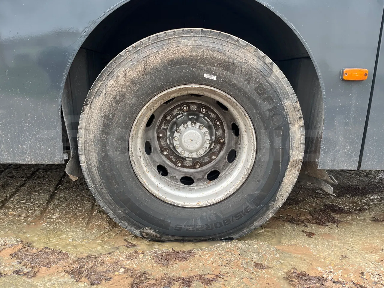 Volvo B12B 4X2 - Euro 3 - 279 kW - 12.2 mt - tread condition second axle tires left