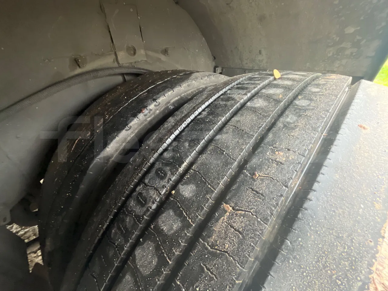 Volvo B12B 4X2 - Euro 3 - 279 kW - 12.2 mt - tread condition second axle tires right