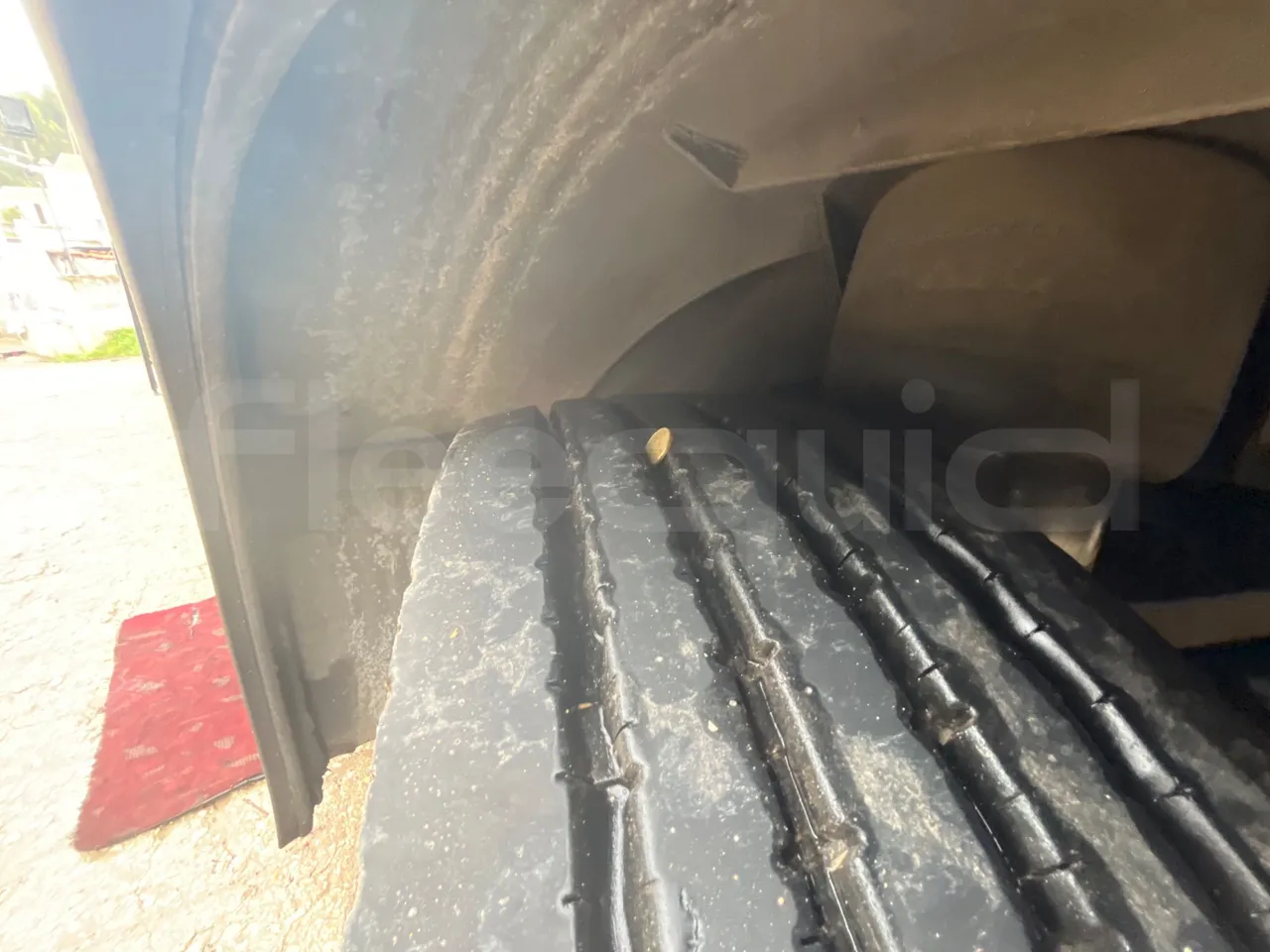 Volvo B12B 4X2 - Euro 3 - 279 kW - 12.2 mt - tread condition third axle tires right