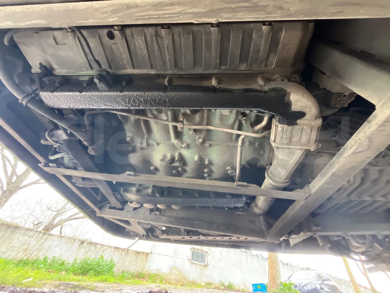 Volvo B12B 4X2 - Euro 3 - 279 kW - 12.2 mt - axel 3 shock absorbers 1 left