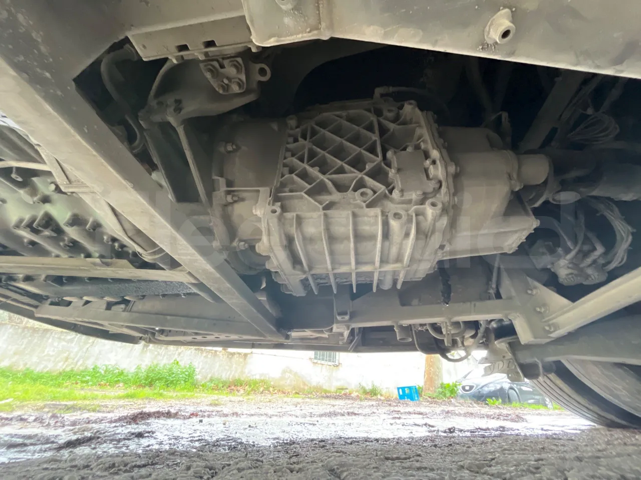 Volvo B12B 4X2 - Euro 3 - 279 kW - 12.2 mt - axel 3 shock absorbers 2 left