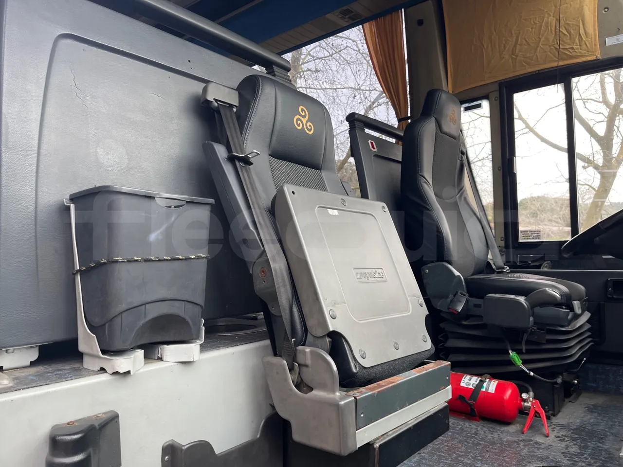 Volvo B12B 4X2 - Euro 3 - 279 kW - 12.2 mt - hostess seat photo