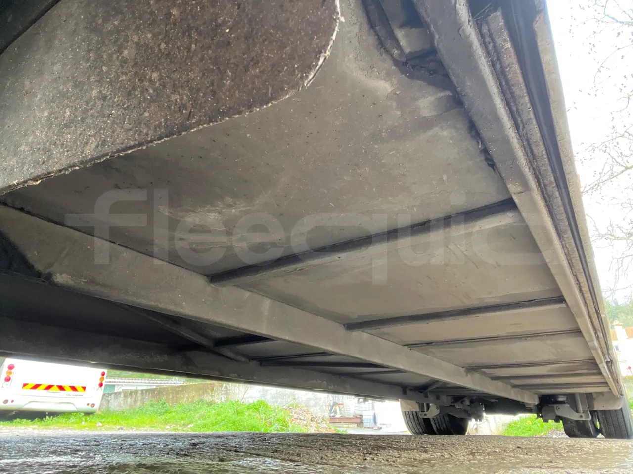 Volvo B12B 4X2 - Euro 3 - 279 kW - 12.2 mt - central undercarriage photo