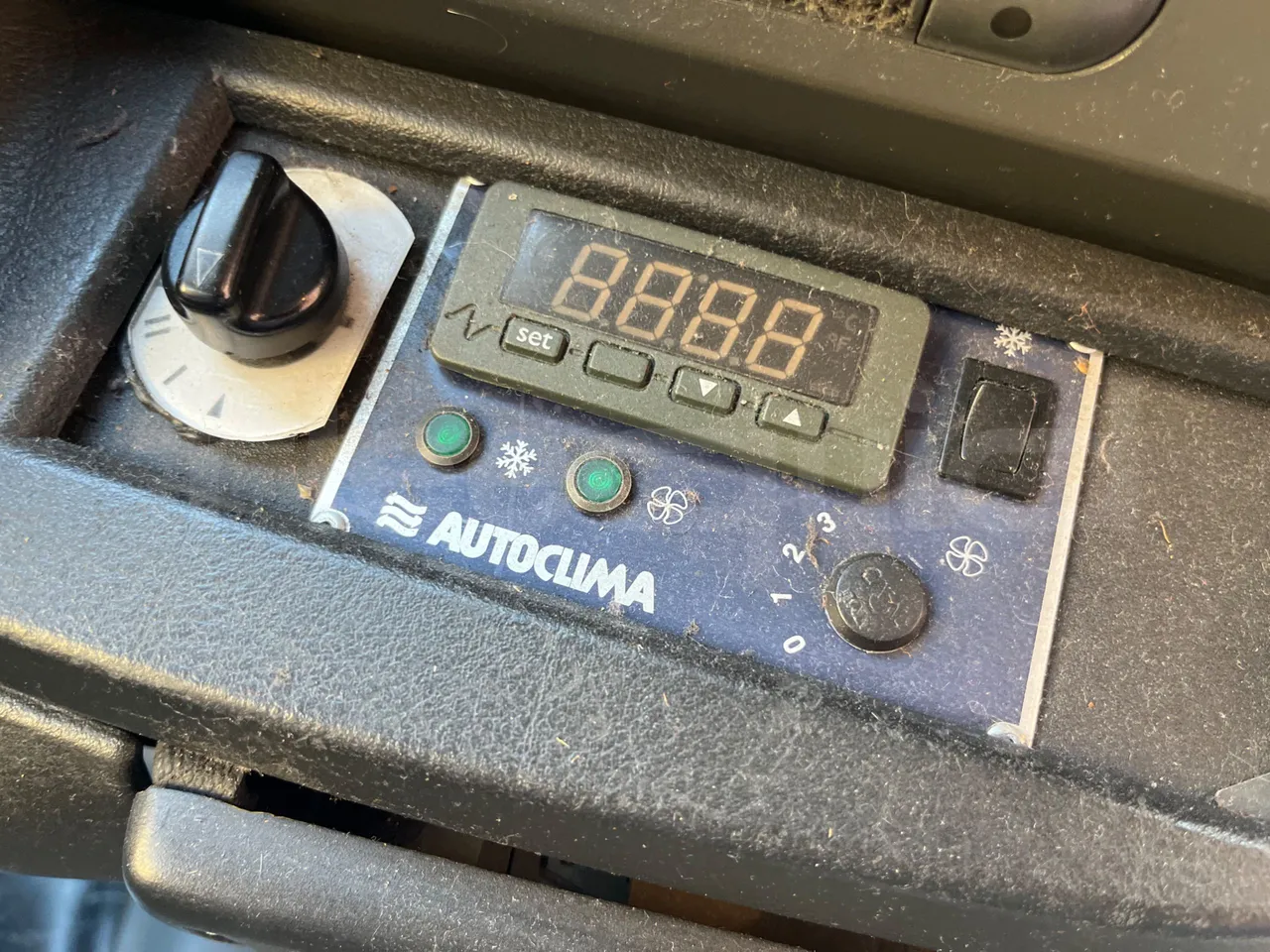 Iveco Daily A50CF/16 - EUR3 - 122kW - 6.948m - hostes microphone accessories photo