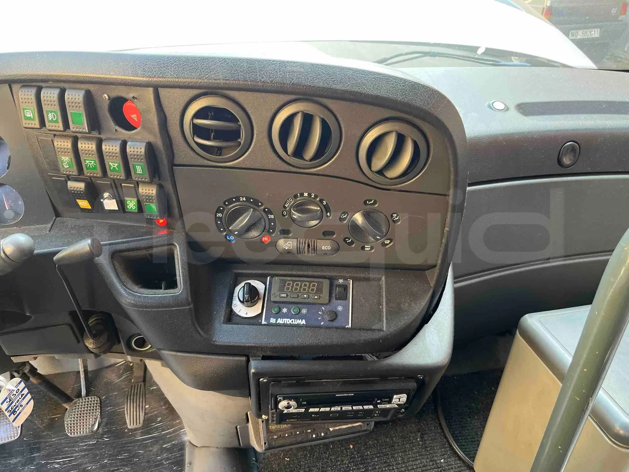 Iveco Daily A50CF/16 - EUR3 - 122kW - 6.948m - radio accessories photo