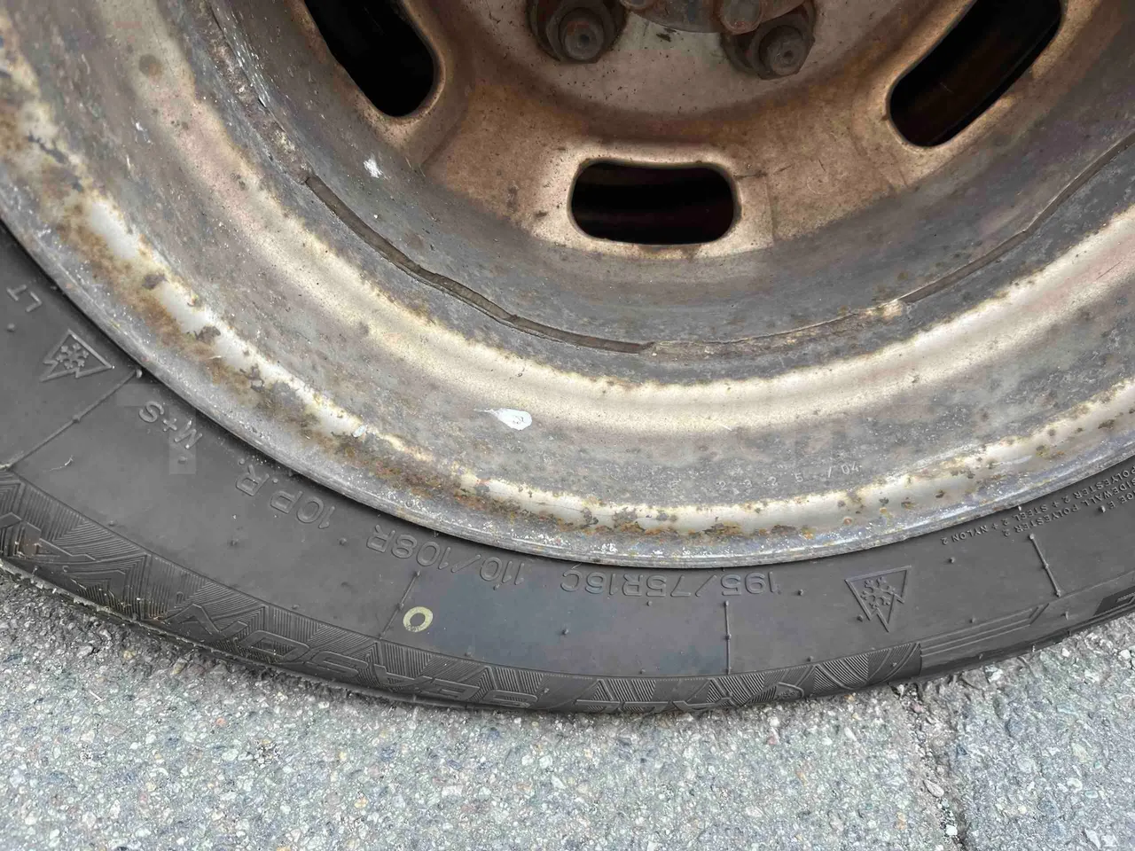 Iveco Daily A50CF/16 - EUR3 - 122kW - 6.948m - tread condition front tires right