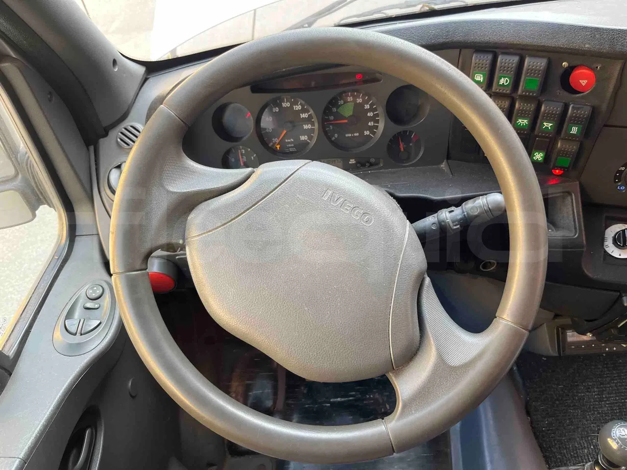 Iveco Daily A50CF/16 - EUR3 - 122kW - 6.948m - steering wheel photo