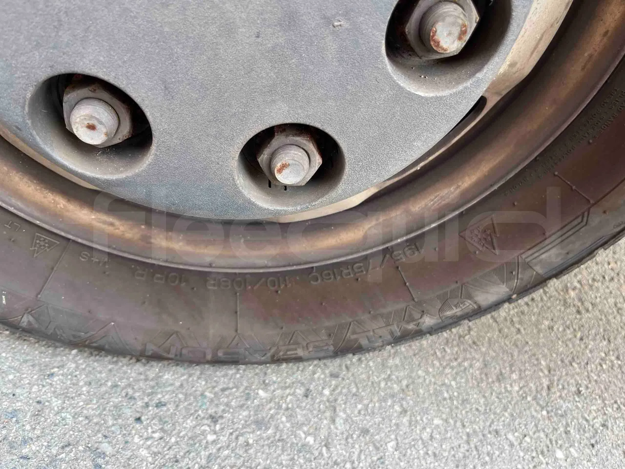 Iveco Daily A50CF/16 - EUR3 - 122kW - 6.948m - front left tire measurements