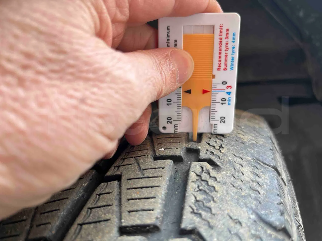 Iveco Daily A50CF/16 - EUR3 - 122kW - 6.948m - rear left tire photo