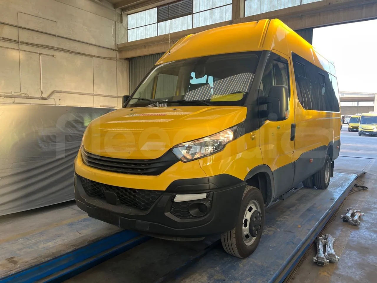 Iveco Daily 50C14N - EUR6 - 100kW - 6,048m - 3/4 front left (mandatory for bus to scrap)