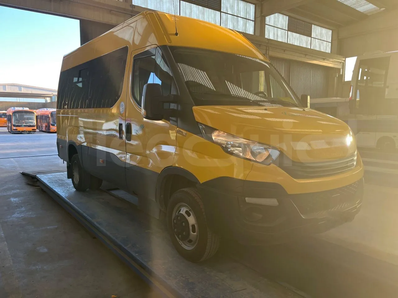 Iveco Daily 50C14N - EUR6 - 100kW - 6,048m - 3/4 front right doors (mandatory for bus to scrap)