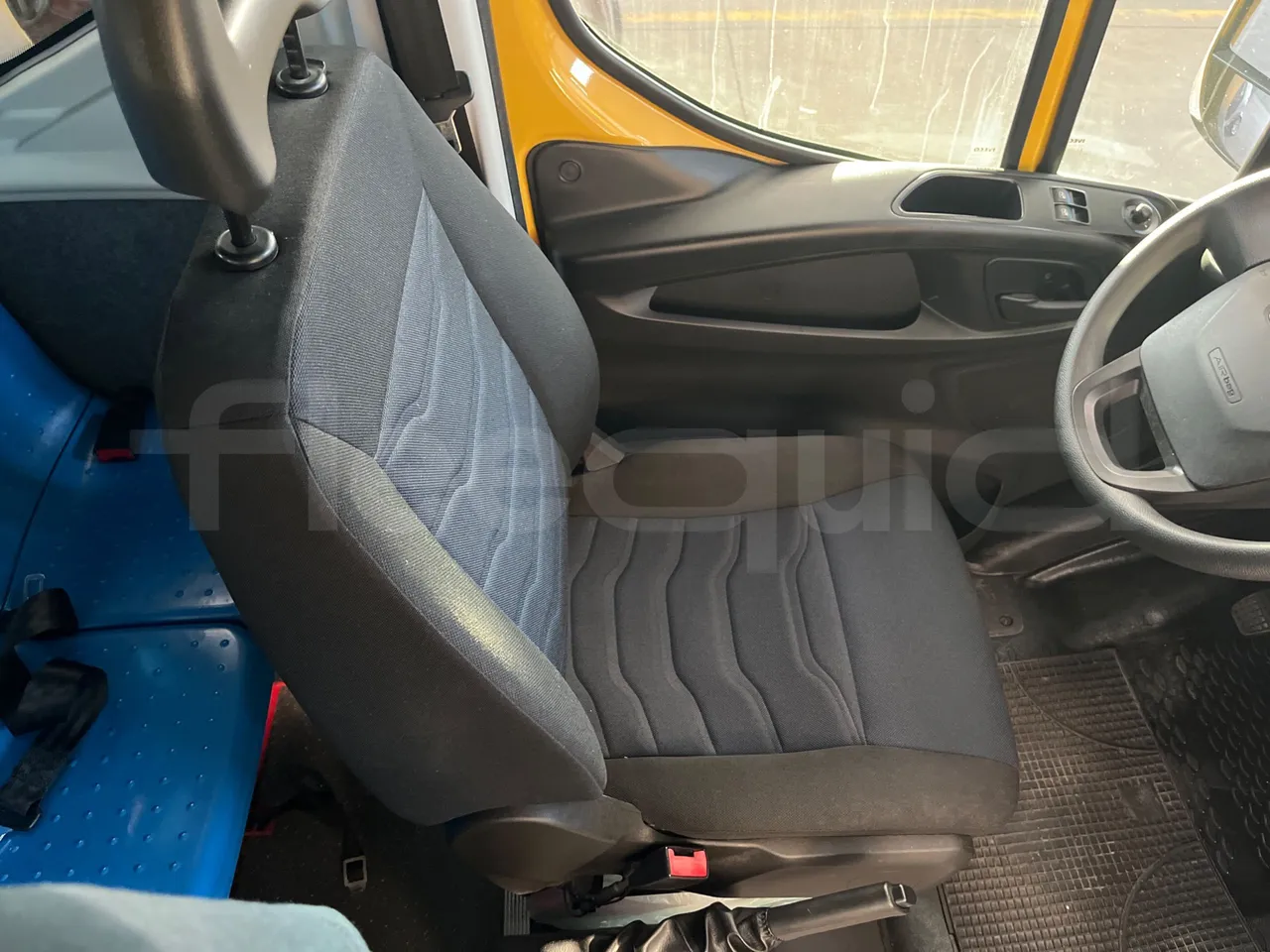 Iveco Daily 50C14N - EUR6 - 100kW - 6,048m - driver's seat photo (mandatory for bus to scrap)